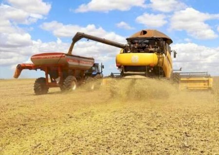 Do &ldquo;agro &eacute; pop&rdquo; &agrave; d&iacute;vida bilion&aacute;ria, campo enfrenta tempestade perfeita