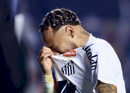 "O Neymar chora o tempo todo": camisa 10 do Santos vira piada em série Ted Lasso
