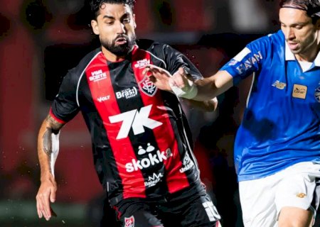 Vitória se afasta do Z-4 e mantém Grêmio ameaçado no Brasileirão