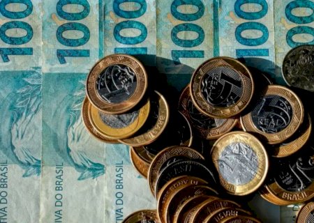 Brasileiros retiram R$ 10,5 bilhões da poupança em agosto