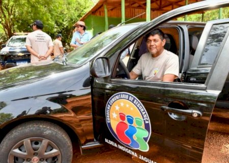 Comunidade da Aldeia Jaguapiru comemora chegada de viatura que vai reforçar a segurança local