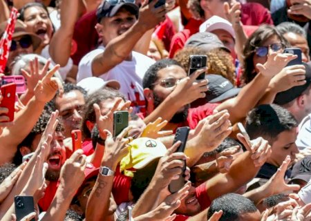 Presidente do TSE liga para Lula para parabenizar reeleição