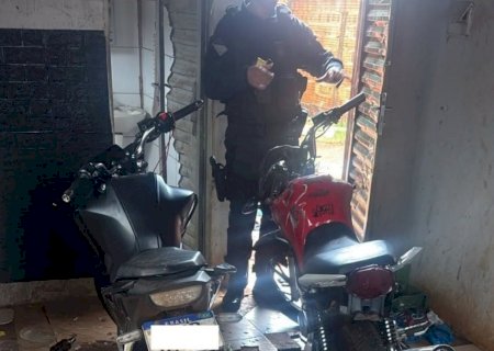 Polícia Militar recupera motocicletas em imóvel abandonado após denúncia de furto em Rio Brilhante
