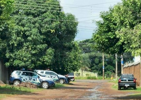 Cachorro que atacou funcion&aacute;rio de distribuidora &eacute; morto pela PM