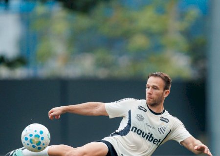 Arthur tem lesão na coxa direita e desfalca Santos contra o Flamengo