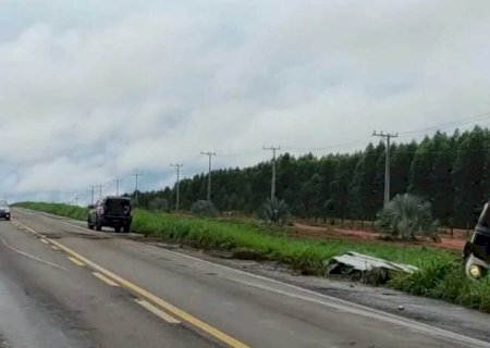 Caminhão tomba e mata uma pessoa na BR-267 em Nova Alvorada do Sul