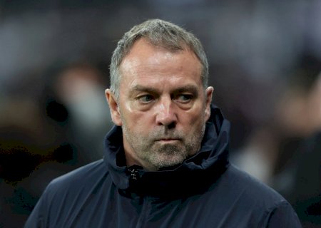 Flick confirma Raphinha fora e questiona jogo pelo Brasil: "Temos que refletir se era necessário"