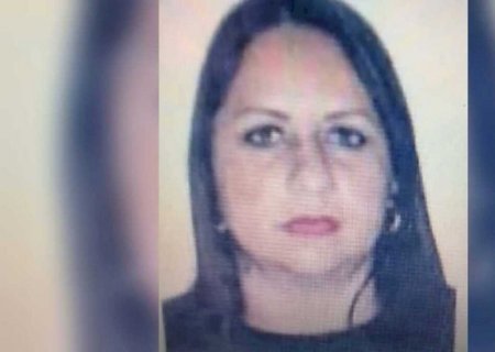 Mulher perde controle de moto em quebra-molas, bate em árvore e morre em Dourados