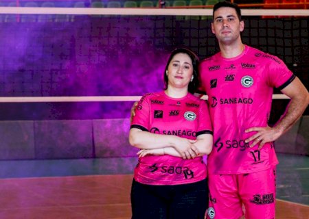 Irmã de capitão do vôlei estrela Outubro Rosa do Goiás após vencer câncer com apoio da torcida