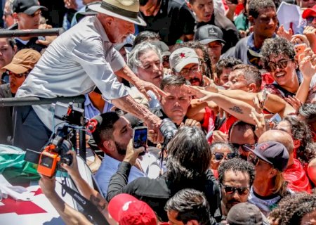 Lula afirma que PT entrará na Justiça contra suspensão de canal