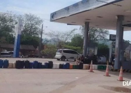 Falta de gasolina na Bolívia leva motoristas a abastecer em Corumbá