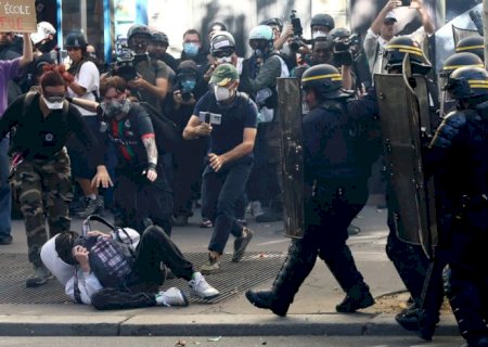 Adolescentes franceses fazem mais um dia de protestos sobre escolas