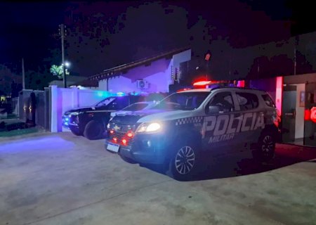 Homens são encaminhados à delegacia de Itaporã após adulterarem placas de motocicletas com adesivos