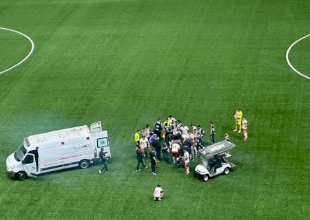 Jogadores de Atlético-MG x Bragantino se chocam de cabeça em jogada inicial; veja lance
