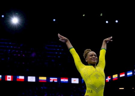 Rebeca Andrade avança na liderança do salto do Mundial, e Brasil leva cinco vagas nas finais