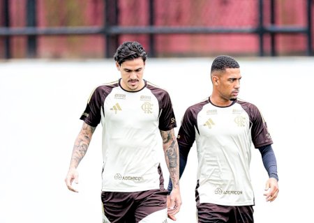 Com Pedro e Lino, mas sem cinco jogadores, Flamengo divulga relacionados contra o Santos